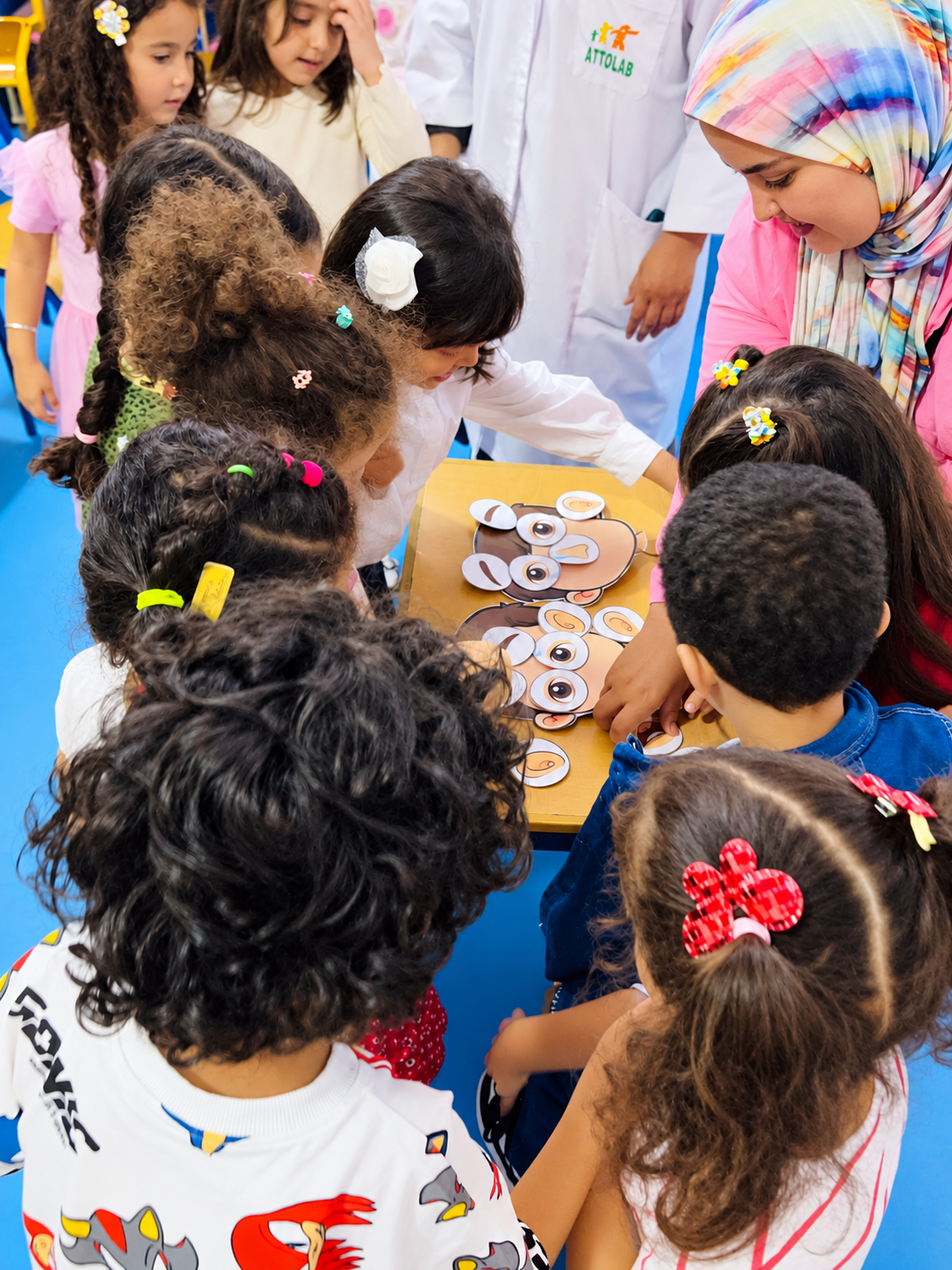 Atelier créatif et puzzle avec les élèves