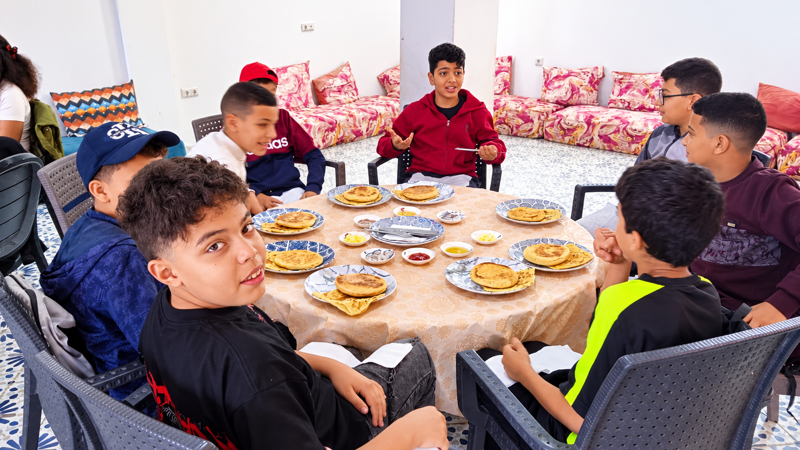 Moment convivial autour d’un repas avec les élèves du primaire